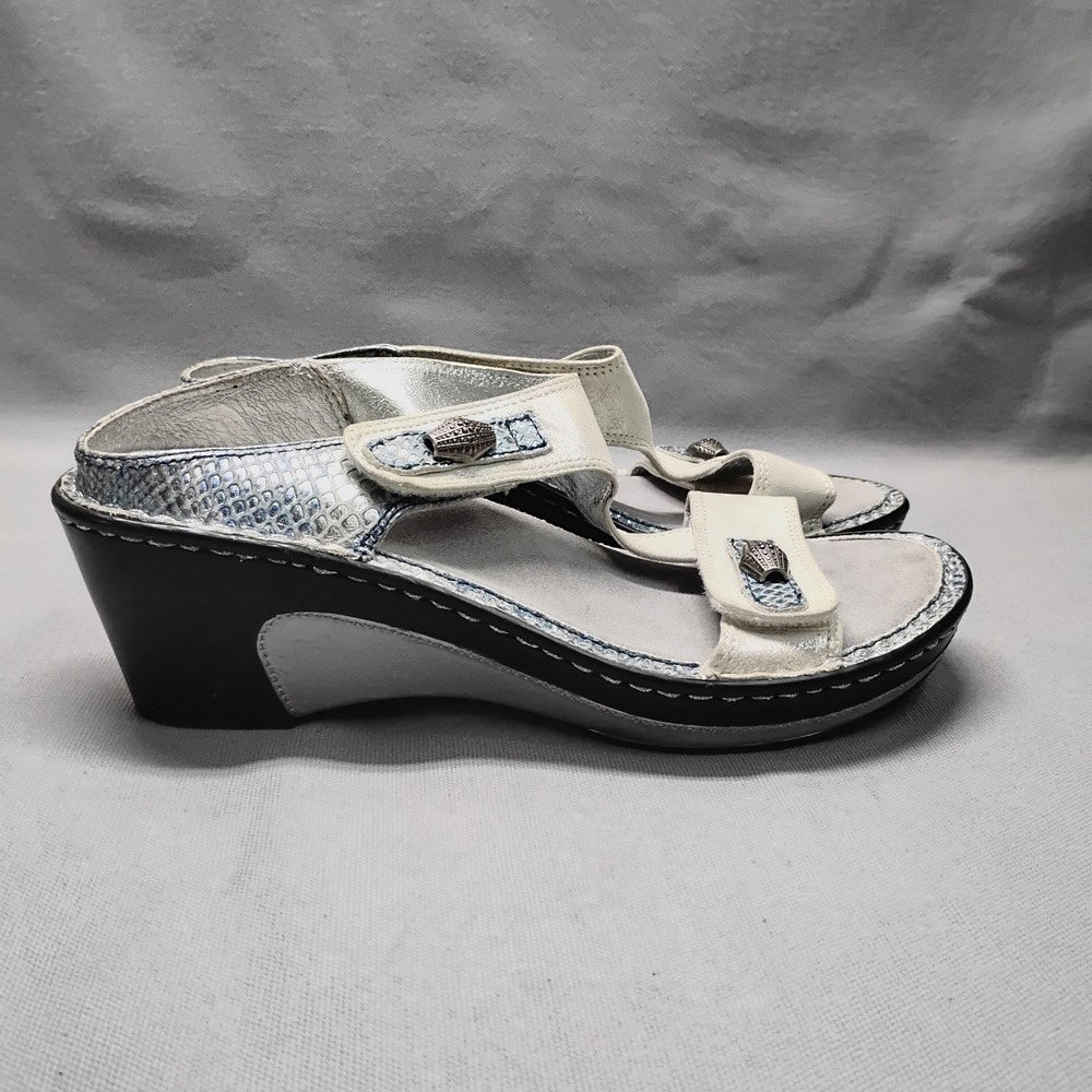 Alegria Womens Size 7 Silver Snakeskin Leather Wedge Sandals